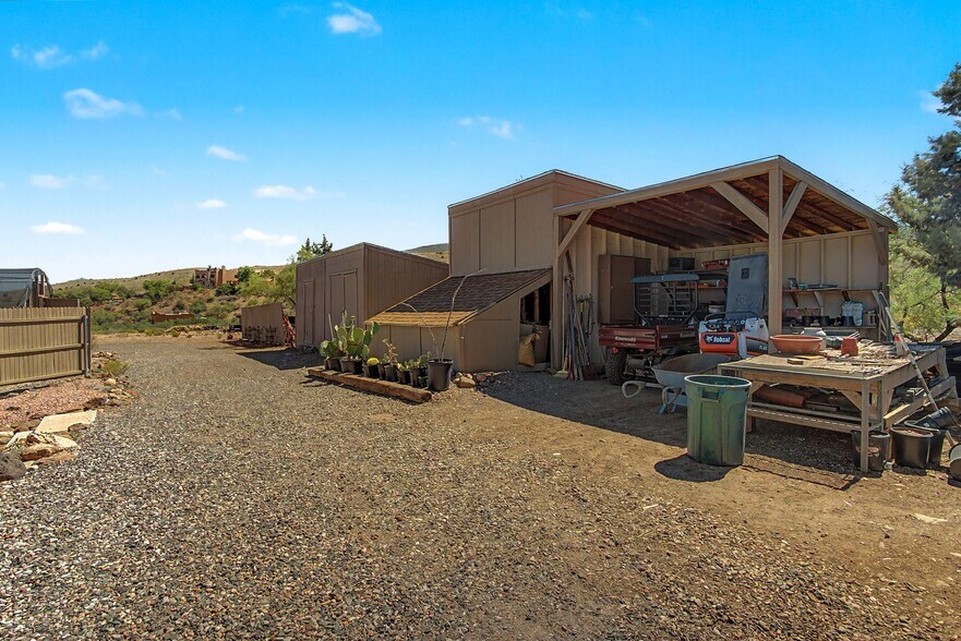 More Photos Of 1011 Wildhorse ln, Clarkdale Specialty For Sale