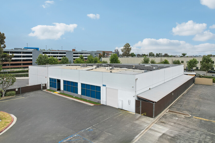 Primary Photo Of 2621 S Daimler St, Santa Ana Warehouse For Lease