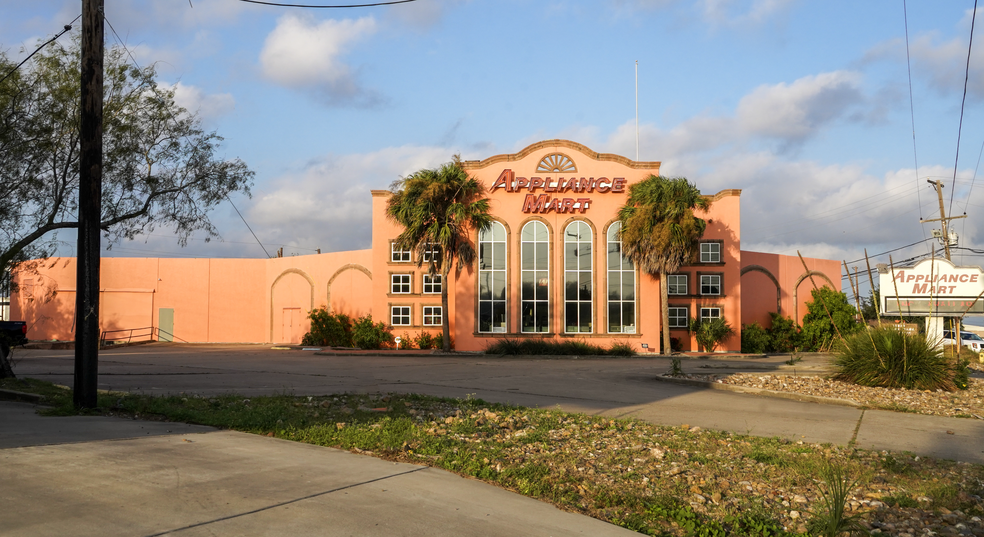 Primary Photo Of 13340 Leopard St, Corpus Christi Storefront For Sale