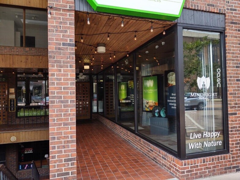 More Photos Of 814 E Broadway, Columbia Storefront Retail Office For Lease