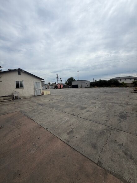 More Photos Of 10986 Vulcan St, South Gate Contractor Storage Yard For Sale