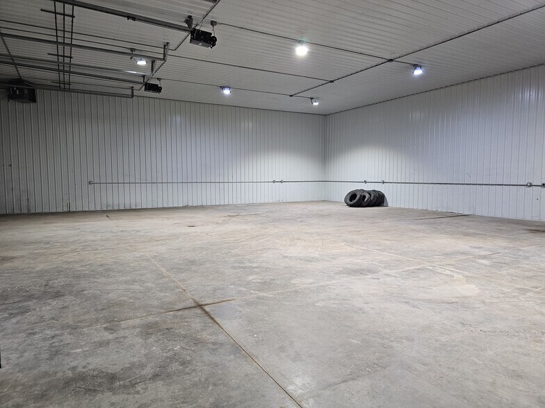 More Photos Of 47001 Mona St, Tea Distribution For Lease