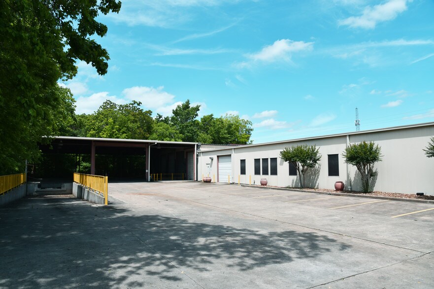 More Photos Of 210 Brand Ln, Stafford Warehouse For Lease