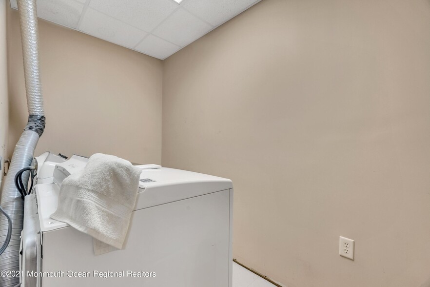 More Photos Of 2101 Lake Rd, Manchester Medical For Sale