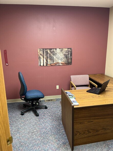 More Photos Of 611 N 1st St, Yakima Office For Sale