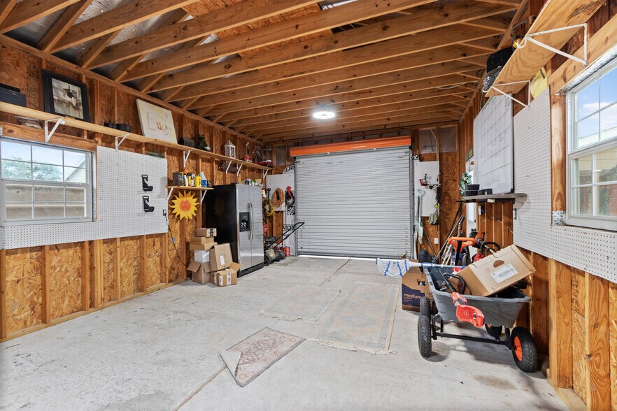 More Photos Of 16815 Avenue A, Channelview Truck Terminal For Sale
