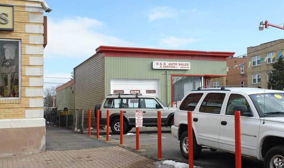 More Photos Of 446 Franklin Pl, Hartford Service Station For Sale