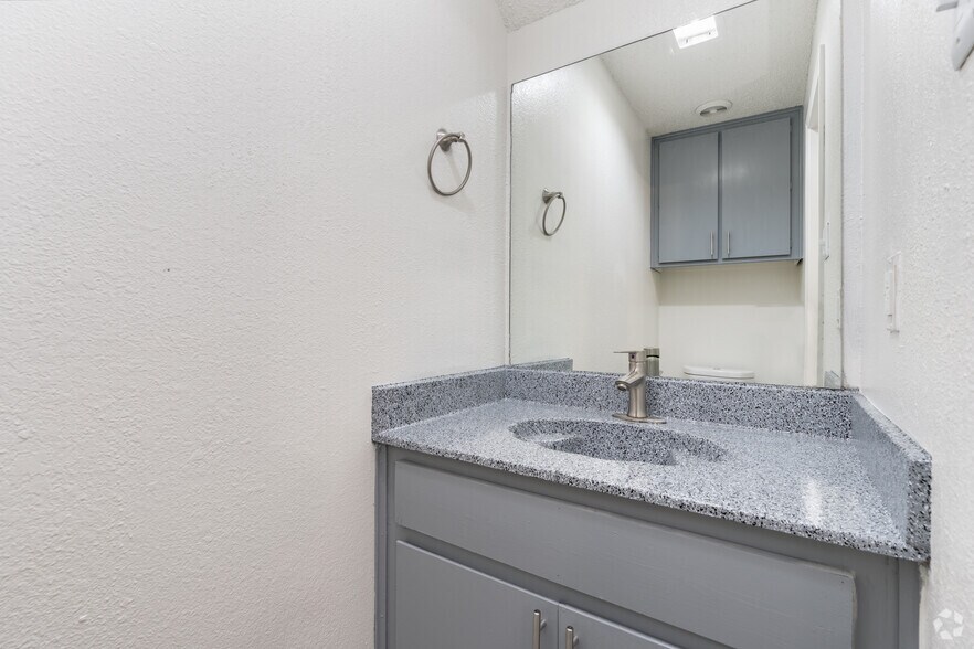 More Photos Of 121 S Hampton Rd, Crowley Apartments For Sale