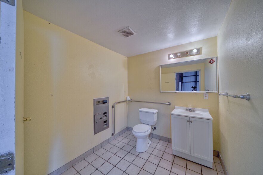 More Photos Of 800 Margaret St, Pahrump Manufacturing For Lease