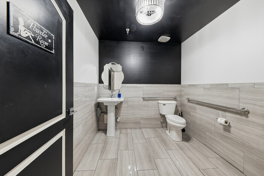 More Photos Of 6446 N Durango Dr, Las Vegas Freestanding For Lease
