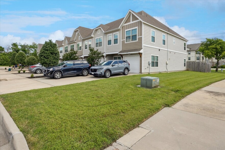 More Photos Of 101 Springtree St, Denton Apartments For Sale