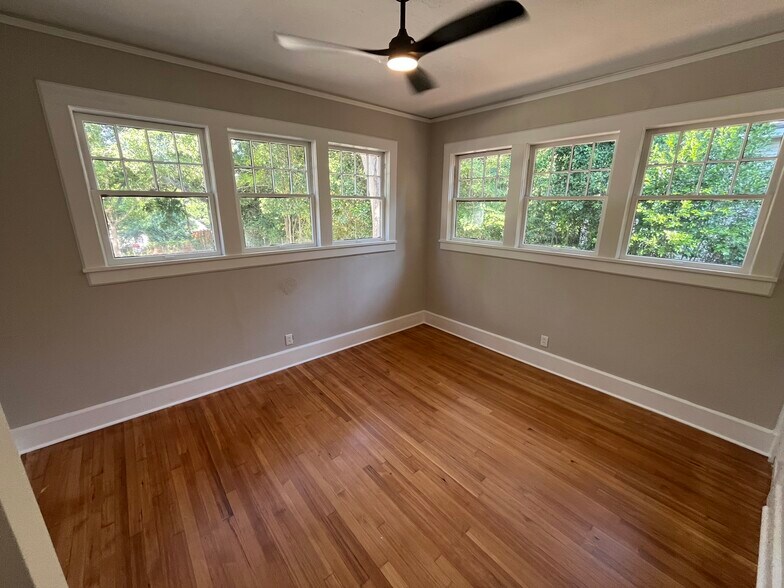 More Photos Of 406 S Lewis St, Lagrange Office For Lease