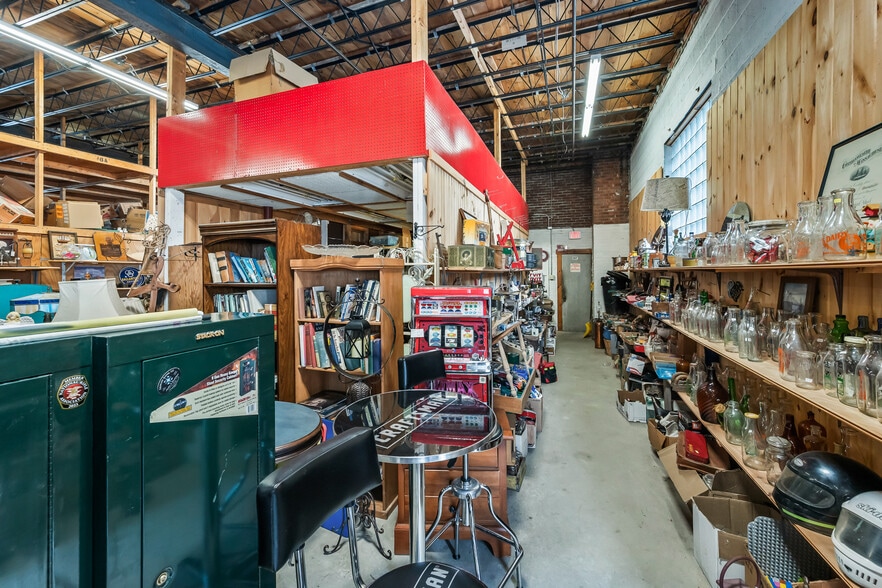 More Photos Of 46 Wight St, Berlin Warehouse For Sale