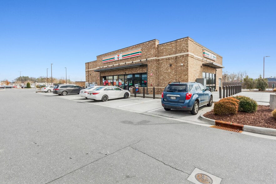 More Photos Of 2020 S Dobys Bridge Rd, Fort Mill Convenience Store For Sale