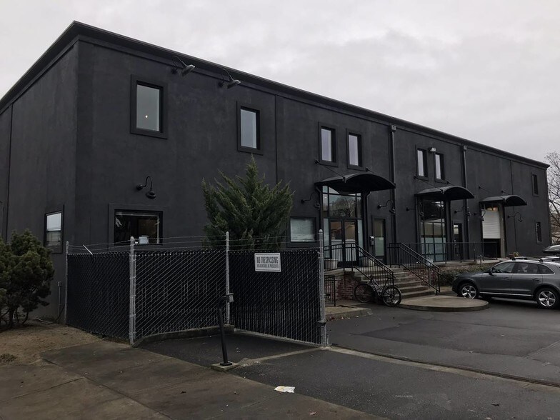 More Photos Of 2330 NW 31st Ave, Portland Flex For Lease