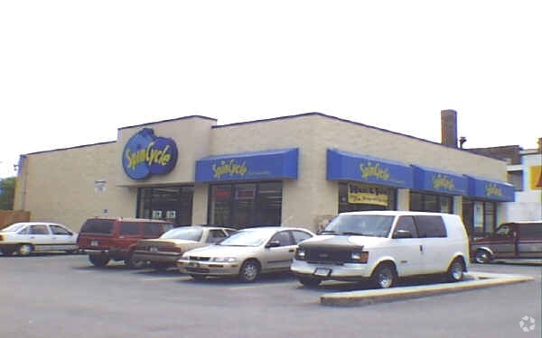 More Photos Of 6725 N Clark St, Chicago Storefront Retail Office For Lease