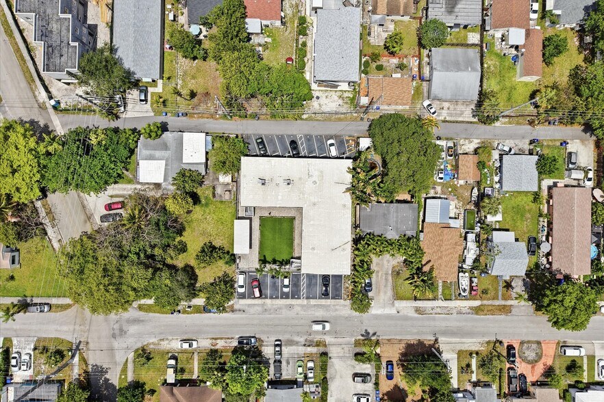 More Photos Of 2325-2331 Arthur St, Hollywood Apartments For Sale