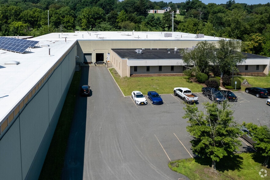 More Photos Of 12 Elmwood Rd, Menands Distribution For Lease