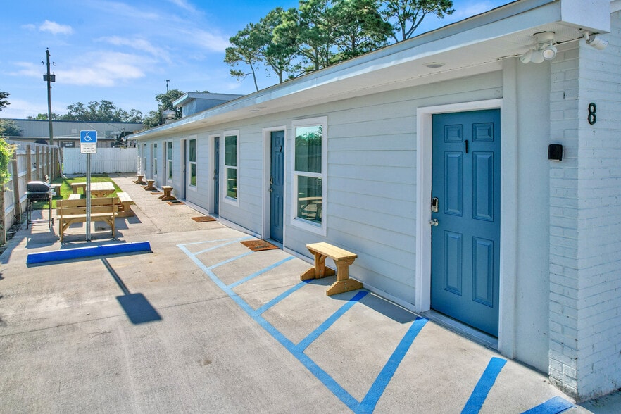 More Photos Of 8 Gipson Pl, Fort Walton Beach Hotel For Sale
