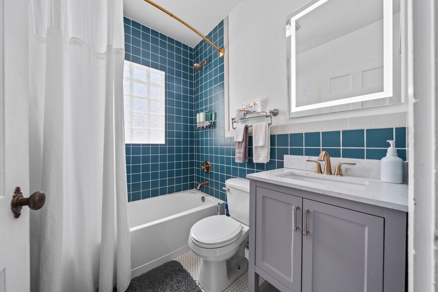 More Photos Of 741 Park Ave, Hot Springs Hotel For Sale