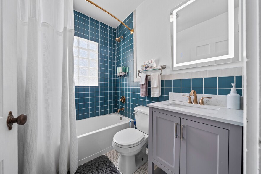 More Photos Of 741 Park Ave, Hot Springs Hotel For Sale