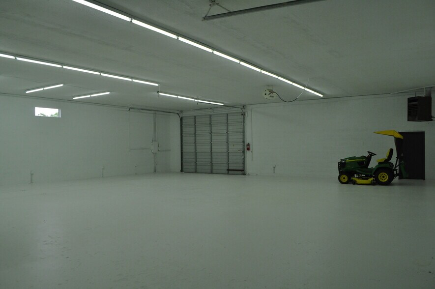 More Photos Of 4701 Hubbs Ln, Knoxville Office For Sale