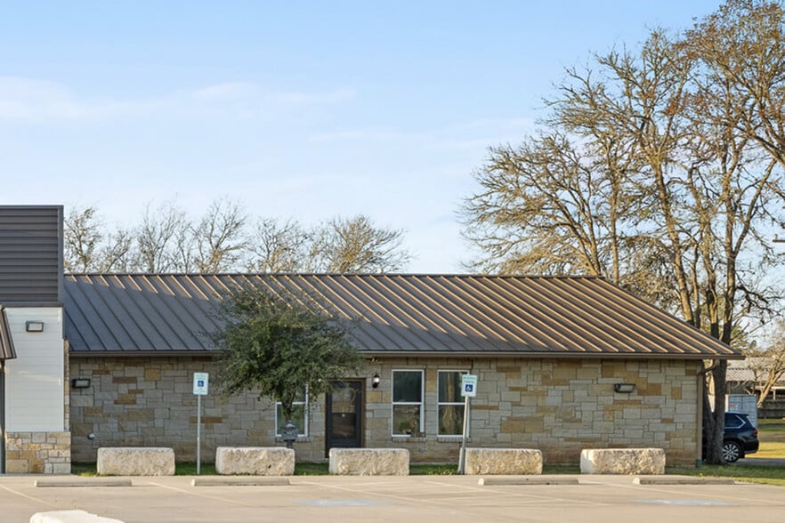 Primary Photo Of 1417 W State Highway 71, La Grange Storefront Retail Office For Lease