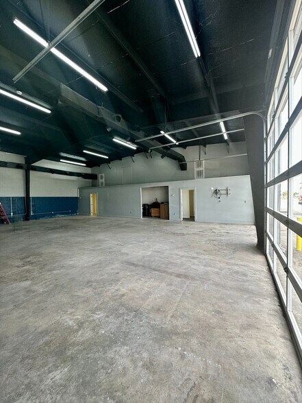 More Photos Of 4002 Laviosier St, Chalmette Warehouse For Lease