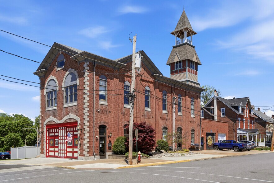 Primary Photo Of 301 Walnut St, Royersford Restaurant For Lease