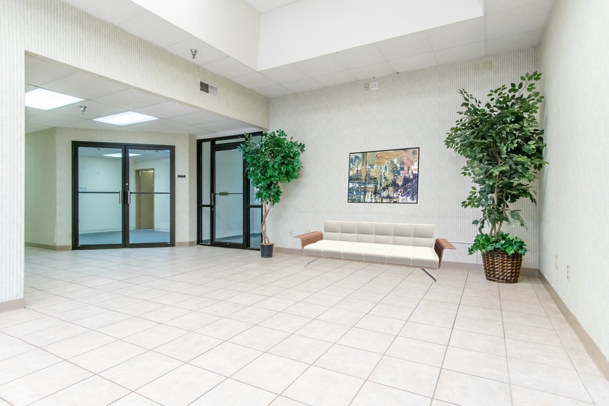 More Photos Of 1715 N Division St, Morris Unknown For Lease