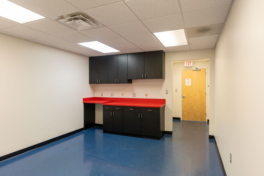 More Photos Of 3921 Western Blvd, Raleigh Auto Repair For Sale