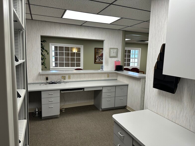 More Photos Of 104 E Summit Ave, Wales Office For Sale