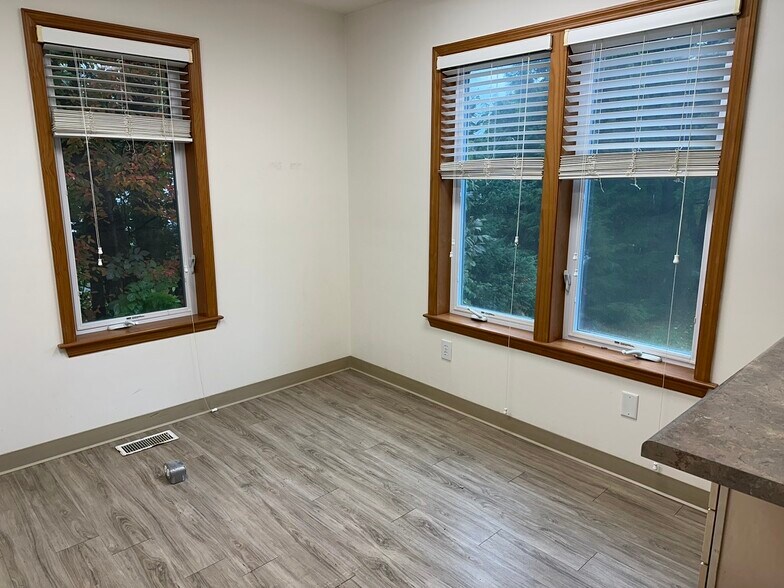 More Photos Of 343 Dewey St, Bennington Office For Lease