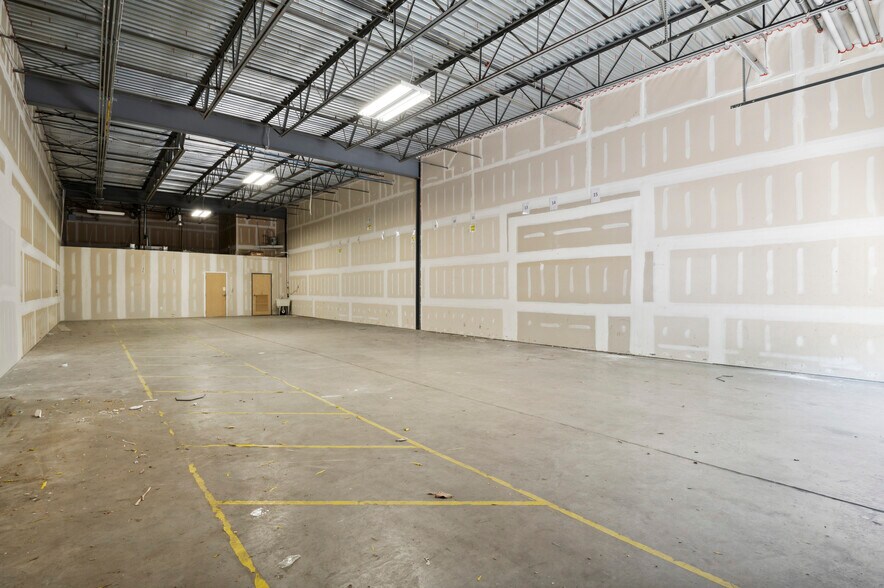 More Photos Of 161-191 Edgemoor Rd, Wilmington Light Distribution For Lease