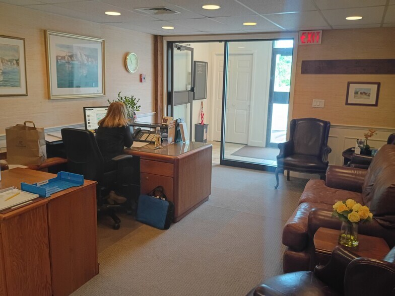 More Photos Of 10 Liberty St, Danvers Office For Sale