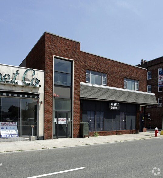 More Photos Of 400 Main St, Hackensack Storefront Retail Office For Lease