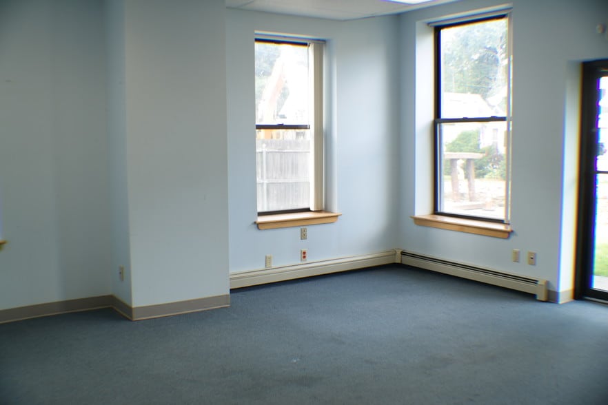 More Photos Of 117-123 Mill St, Orono Office Residential For Sale