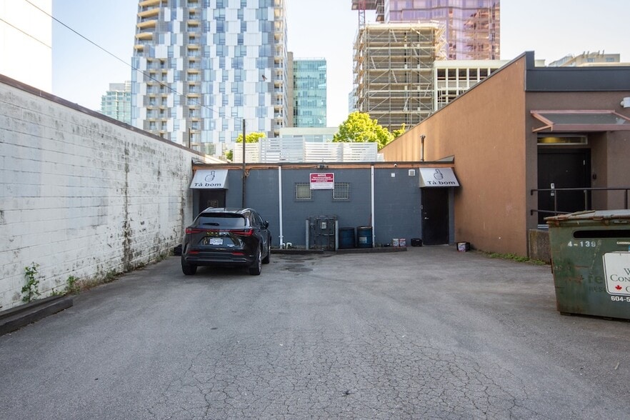 More Photos Of 1536 Robson St, Vancouver Storefront For Sale