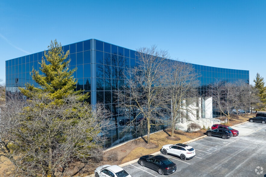 More Photos Of 650 E Algonquin Rd, Schaumburg Office For Lease