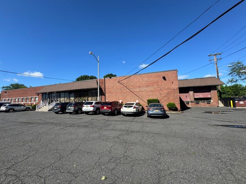More Photos Of 435 N Midland Ave, Saddle Brook Industrial For Lease