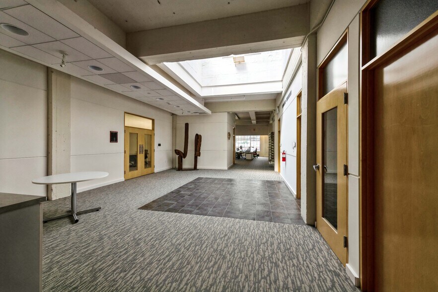 More Photos Of 410 Glenwood Ave, Raleigh Office For Sale
