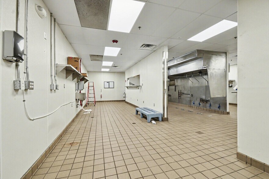 More Photos Of 8845 Gratiot Rd, Saginaw Freestanding For Lease