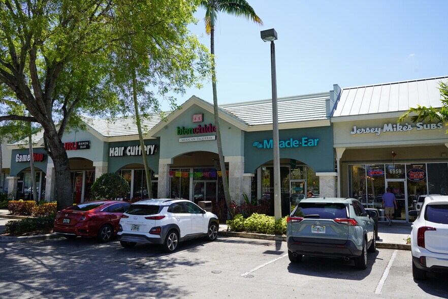 More Photos Of 6903-6989 W Broward Blvd, Plantation Freestanding For Lease