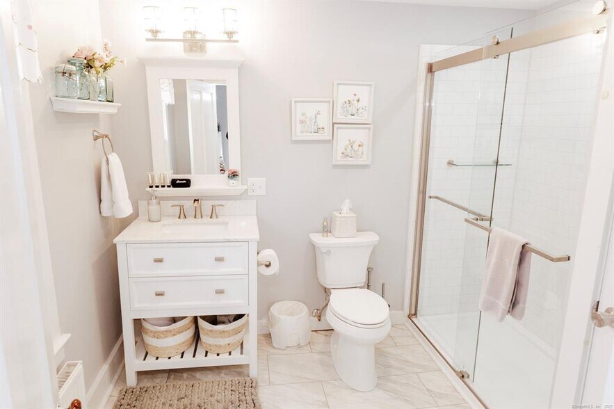 More Photos Of 42 Hyde Rd, Brooklyn Hospitality For Sale