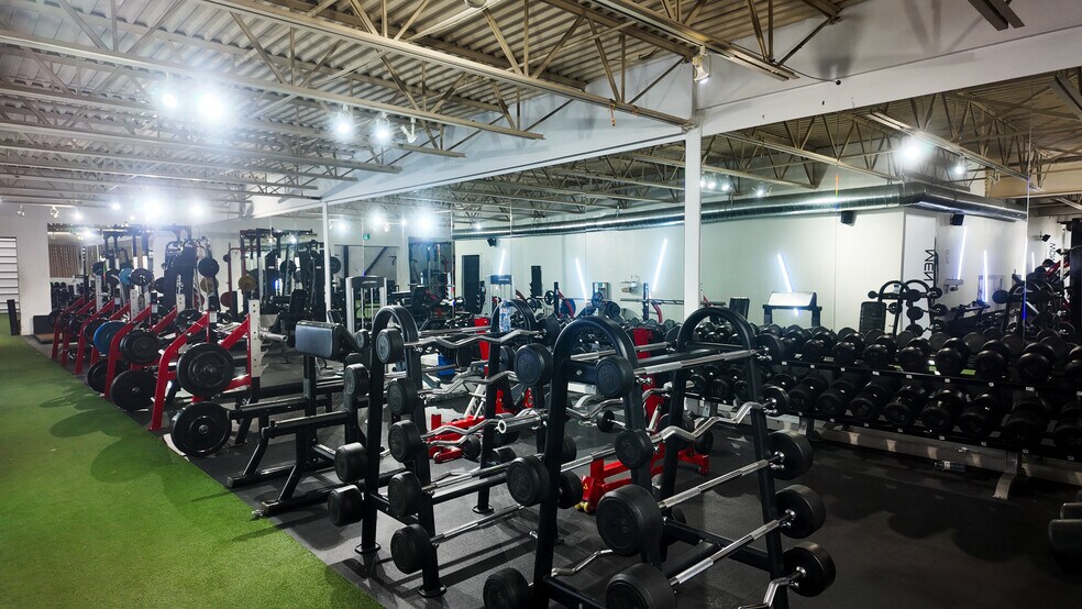 More Photos Of 31 Jevlan Dr, Vaughan General Retail For Lease