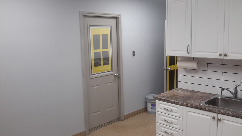 More Photos Of 854 Boyd Ave, Ottawa Warehouse For Lease