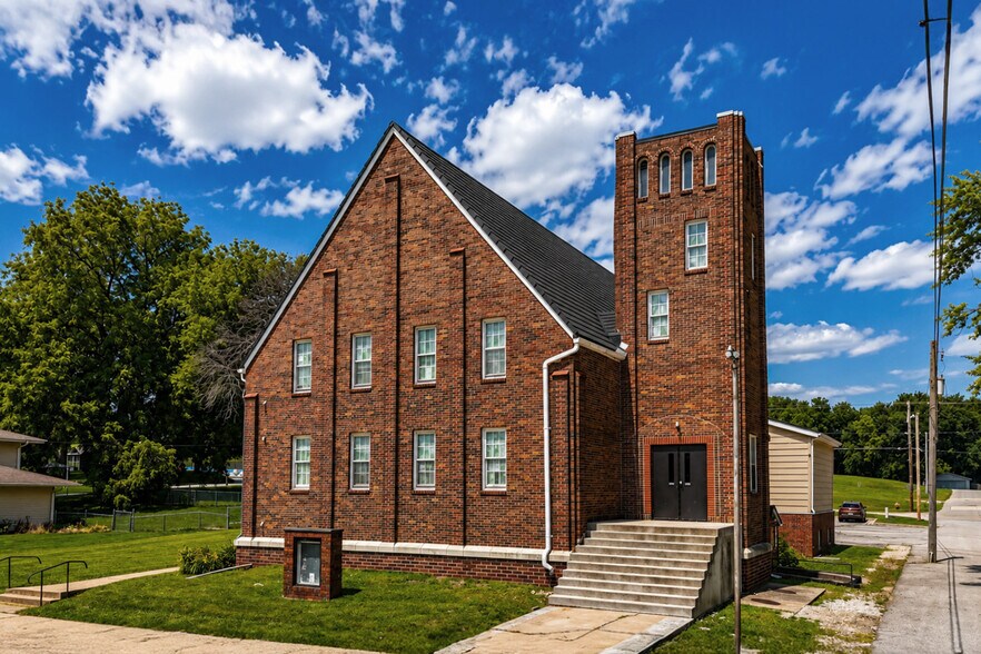 More Photos Of 302 S 2nd St, Polk City Lodge Meeting Hall For Sale