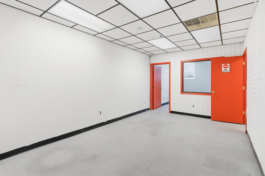 More Photos Of 128 Wilson Ave, Newark Office For Lease