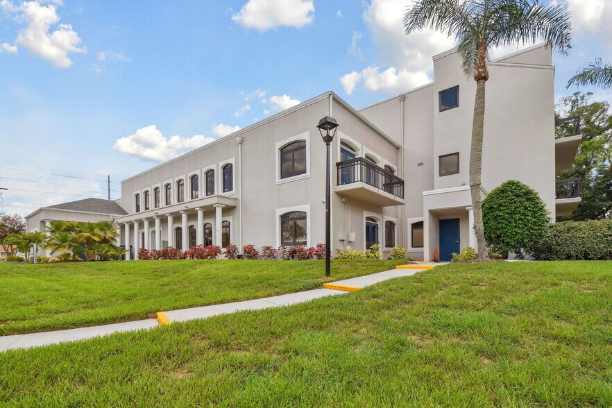 More Photos Of 15436 N Florida Ave, Tampa Unknown For Lease