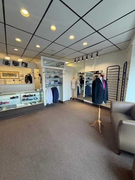 More Photos Of 118-122 Hillside Ave, Williston Park Storefront For Sale